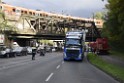 LKW blieb unter Bruecke haengen Koeln Ehrenfeld Innere Kanalstr Hornstr P484